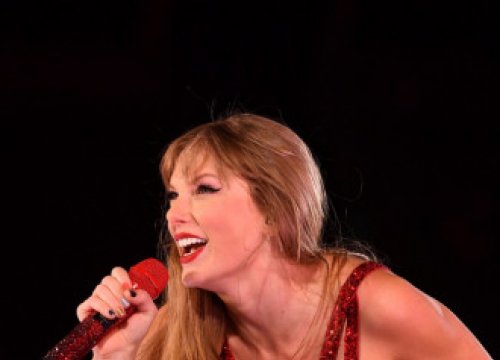Taylor Swift Thanks Touring Family As 2023 Eras Shows Come To An End